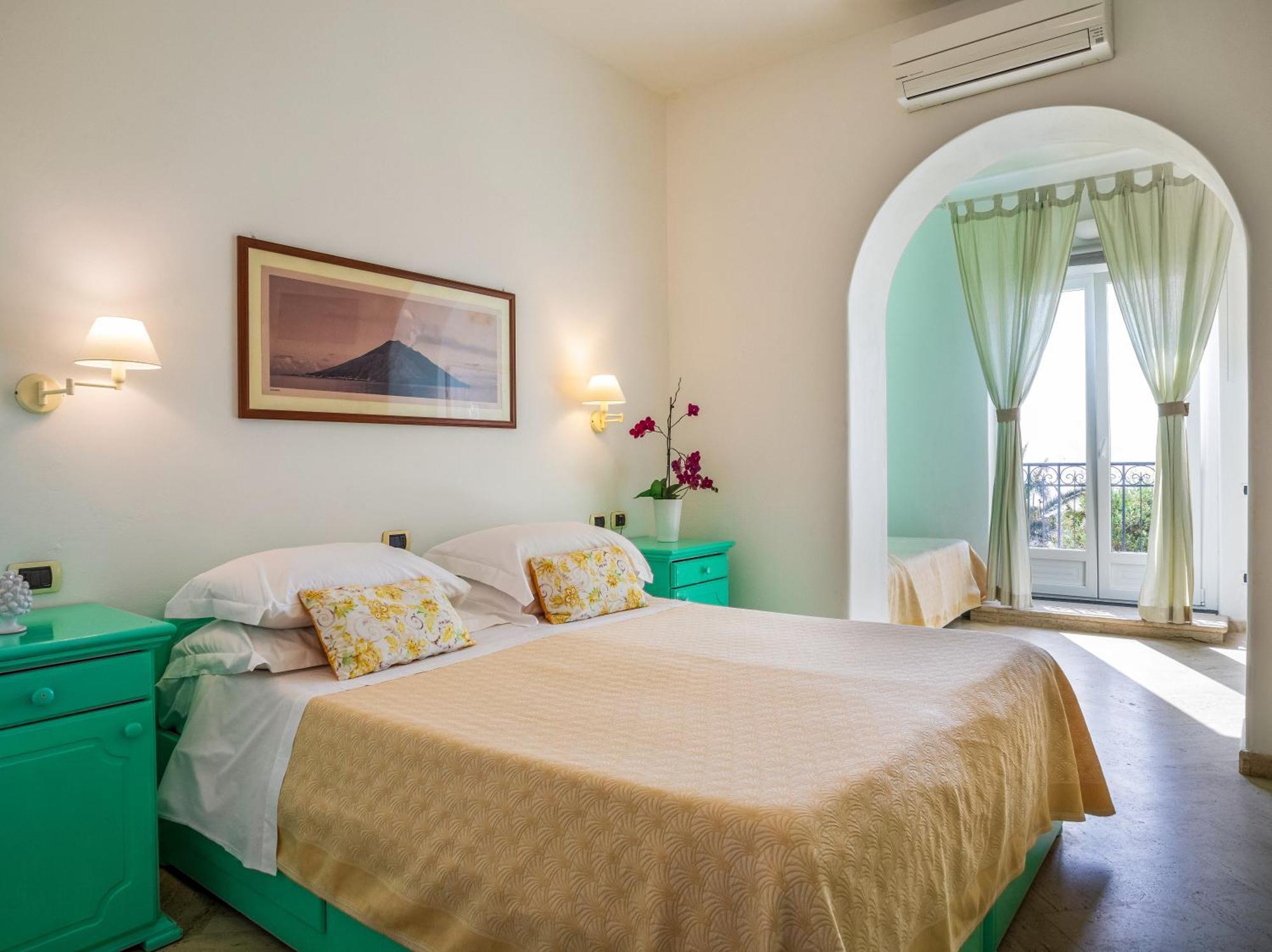 Hotel Ossidiana Stromboli Center Екстериор снимка